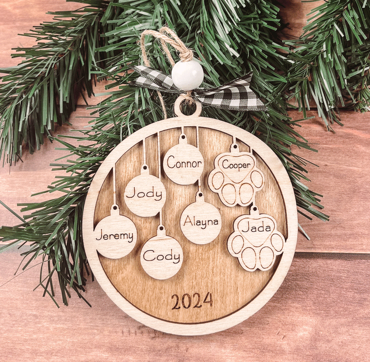 Personalized Family Ornament with Names & Pet Paw Prints - Custom Wooden Keepsake for Christmas 2024, Perfect Gift for Families and Pet Lovers