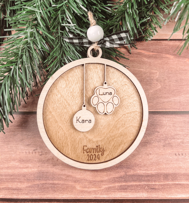 Personalized Family Ornament with Names & Pet Paw Prints - Custom Wooden Keepsake for Christmas 2024, Perfect Gift for Families and Pet Lovers